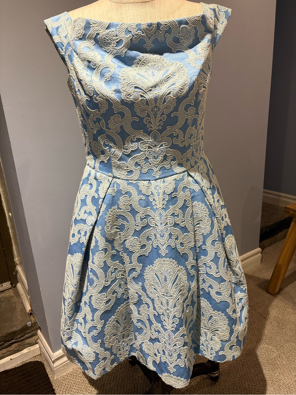 Topshop size 6 Blue and Cream Brocade Fit-and-Flare Dress